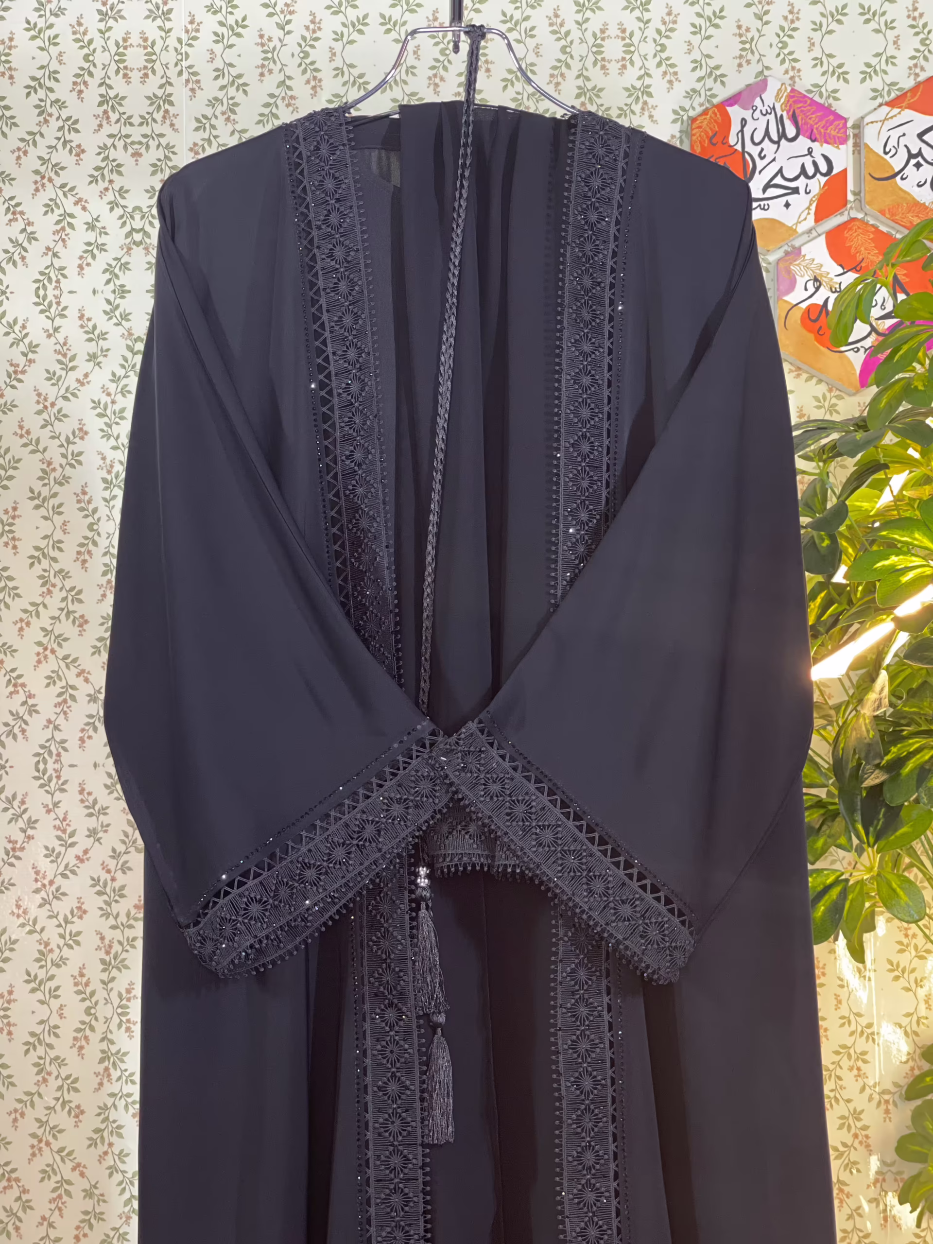 কালো ঝালি কাটা দুবাই বোরকা – Stylish Black Cutwork Dubai Burqa for Women – Abaya.com.bd